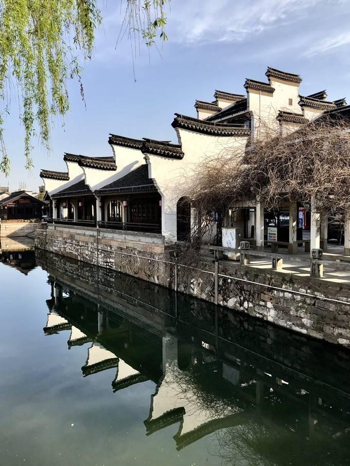 奇富科技盘中异动 早盘大幅上涨5.26%